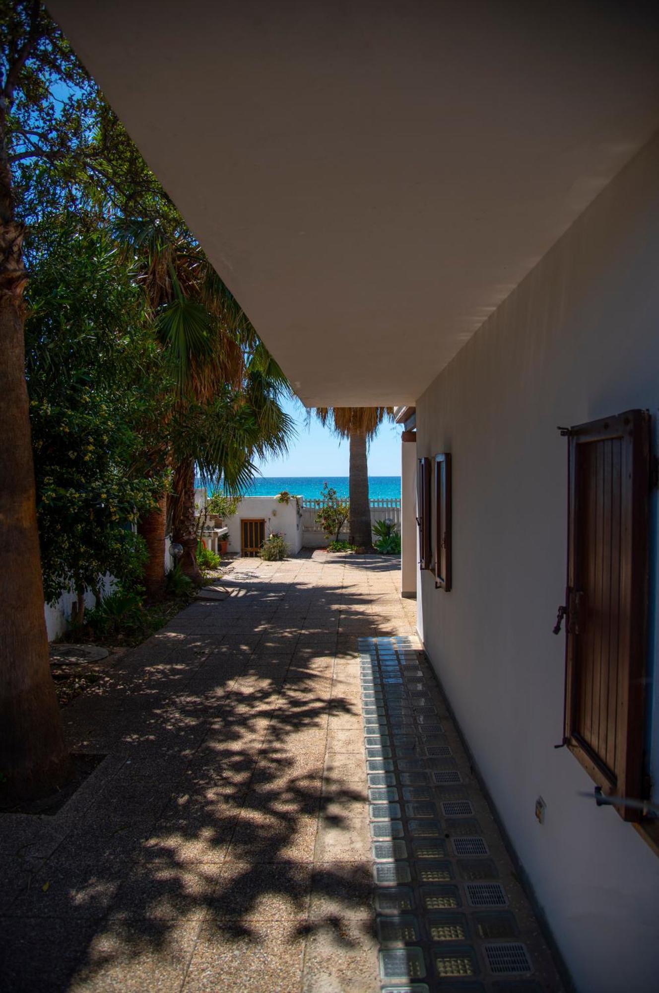 Villa By The Beach Sant'Andrea  Экстерьер фото